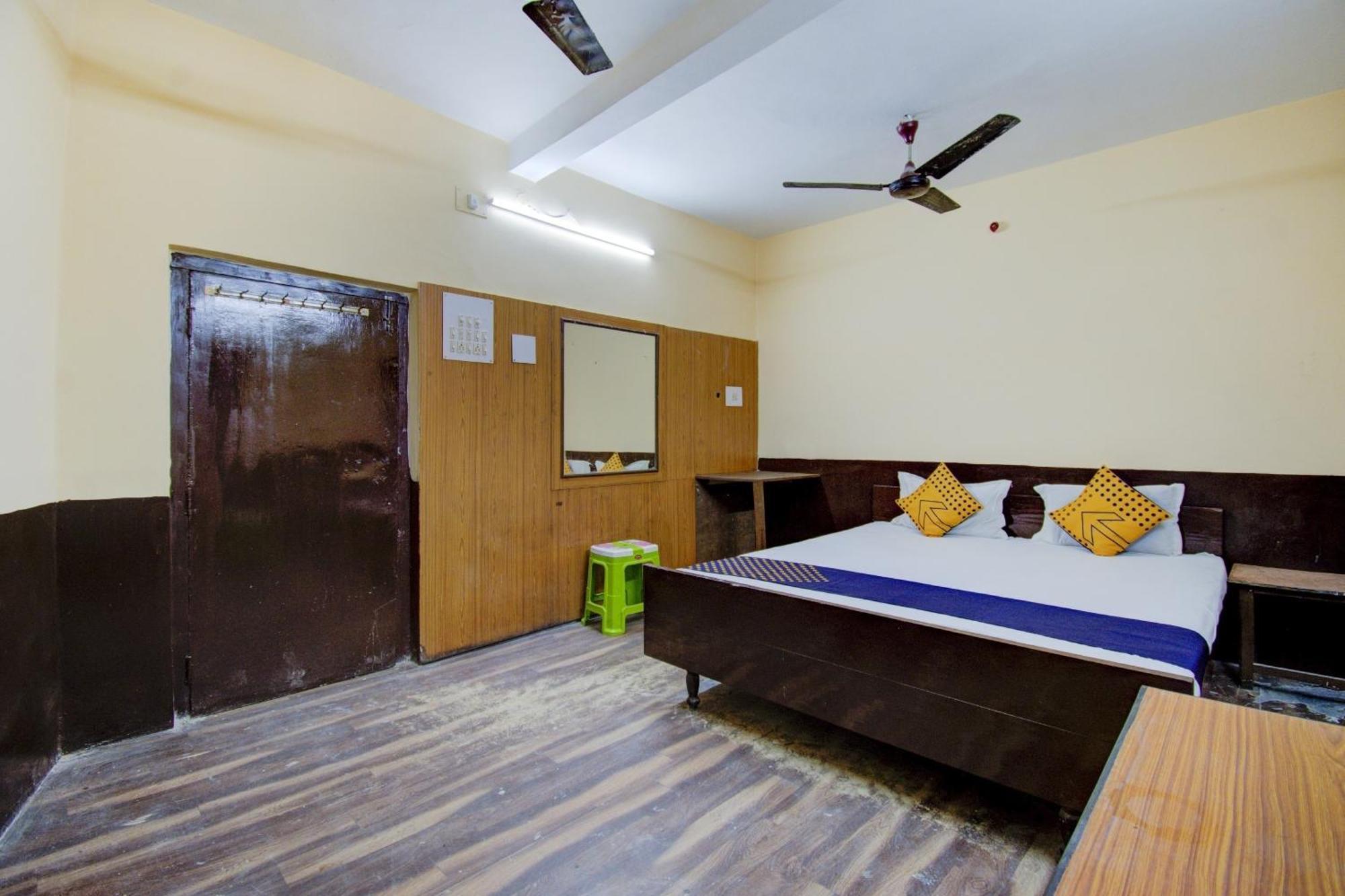 Spot On Dear Hotel Bara Bazar Exterior photo