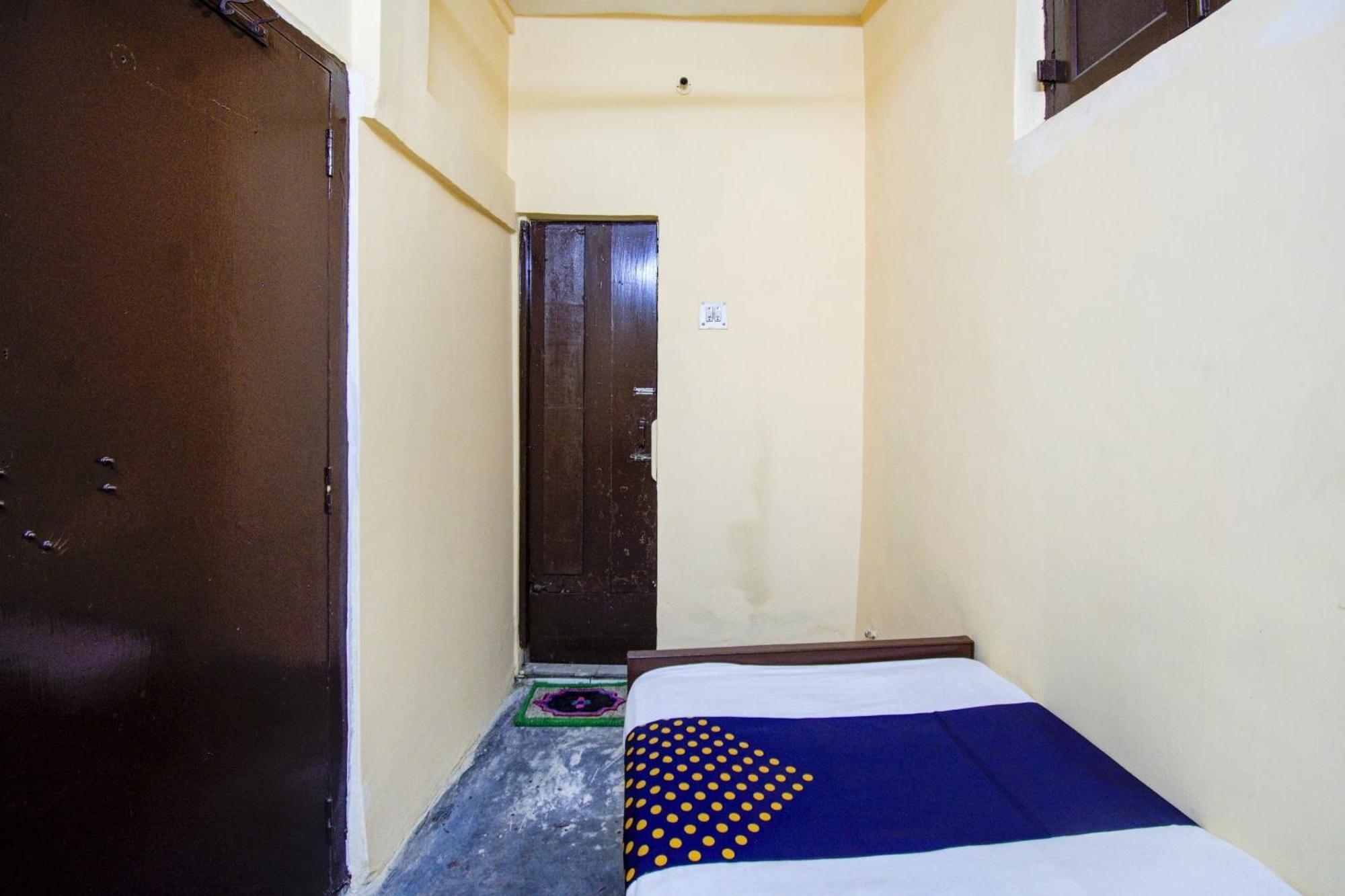 Spot On Dear Hotel Bara Bazar Exterior photo