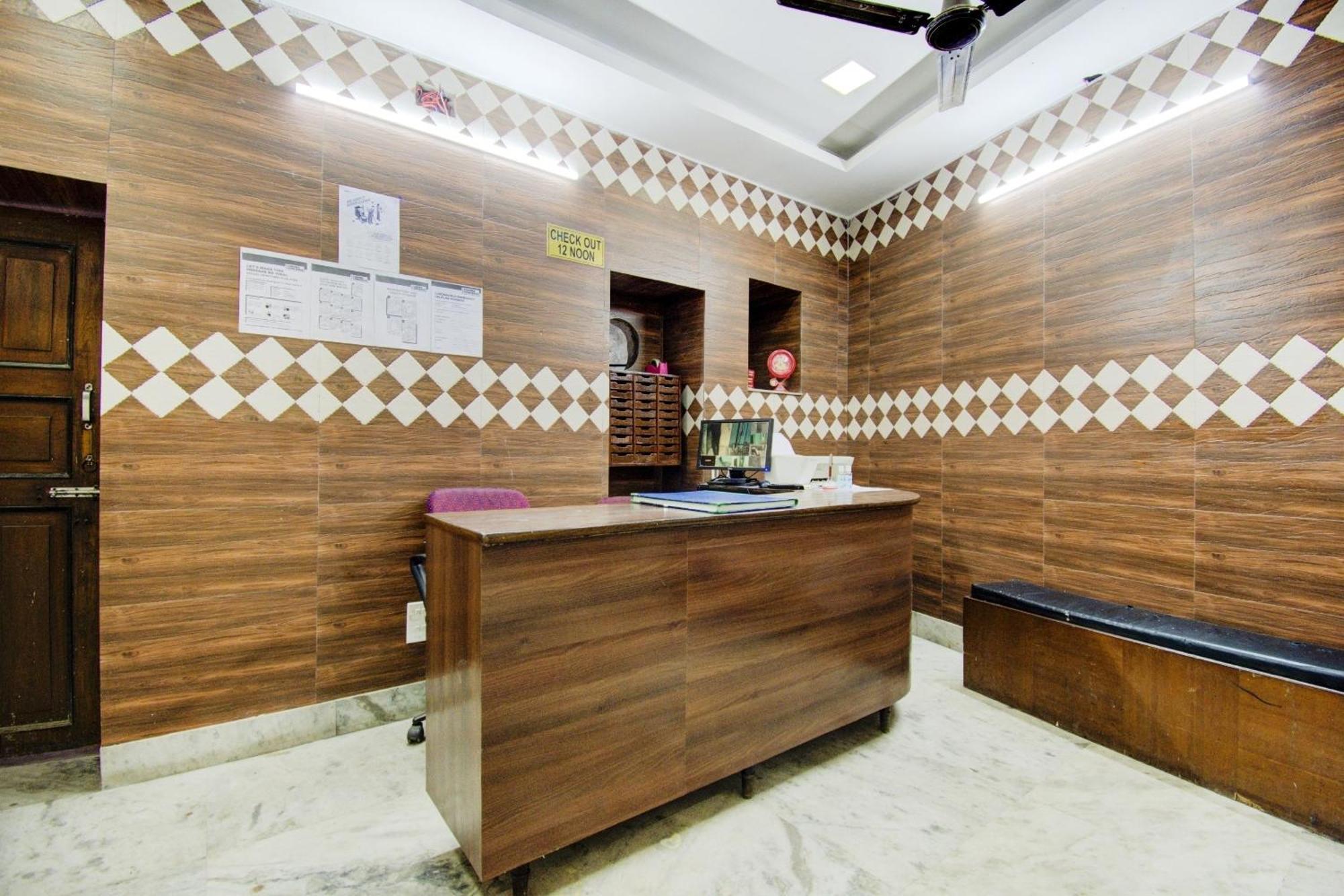 Spot On Dear Hotel Bara Bazar Exterior photo