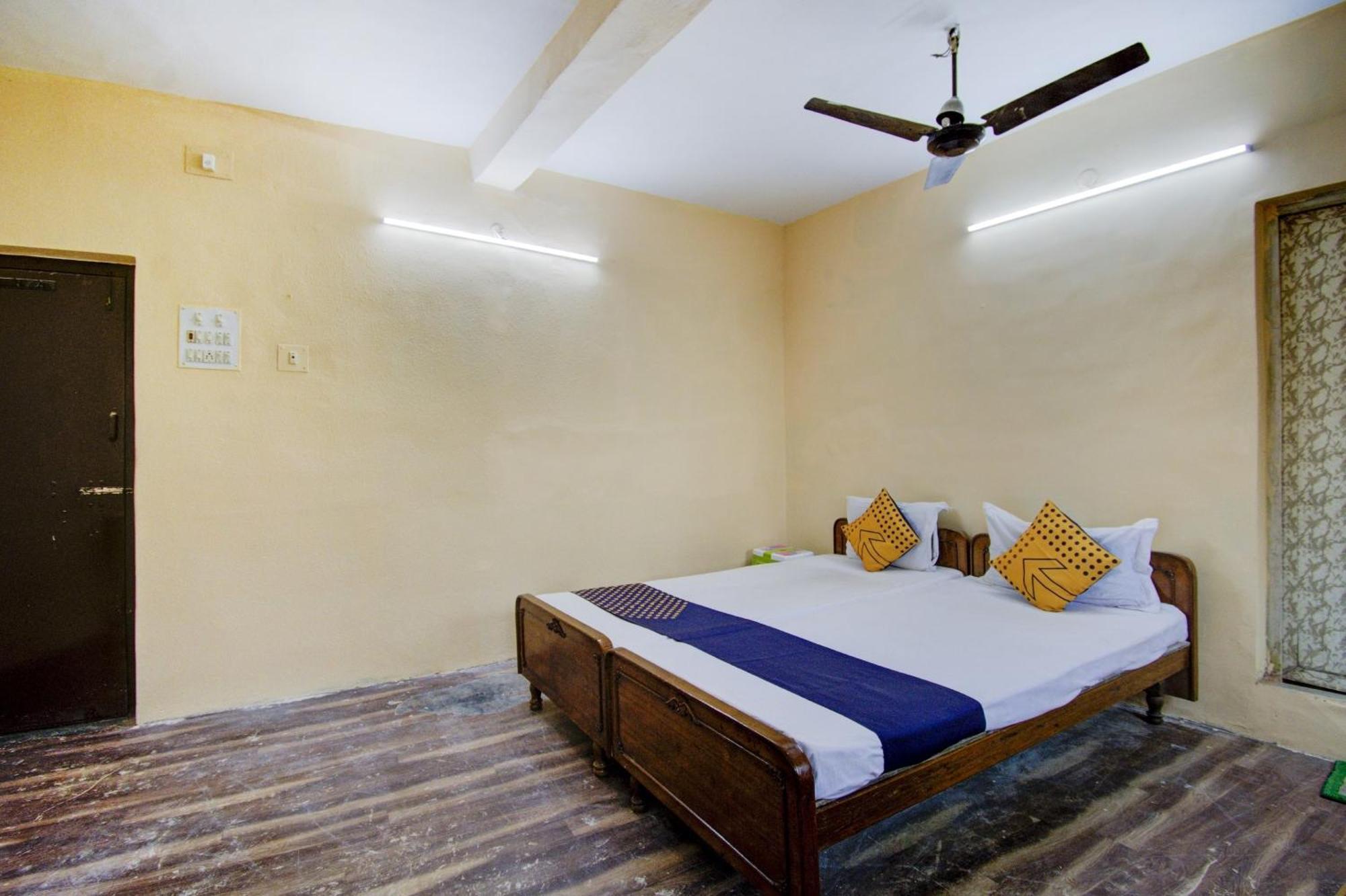 Spot On Dear Hotel Bara Bazar Exterior photo