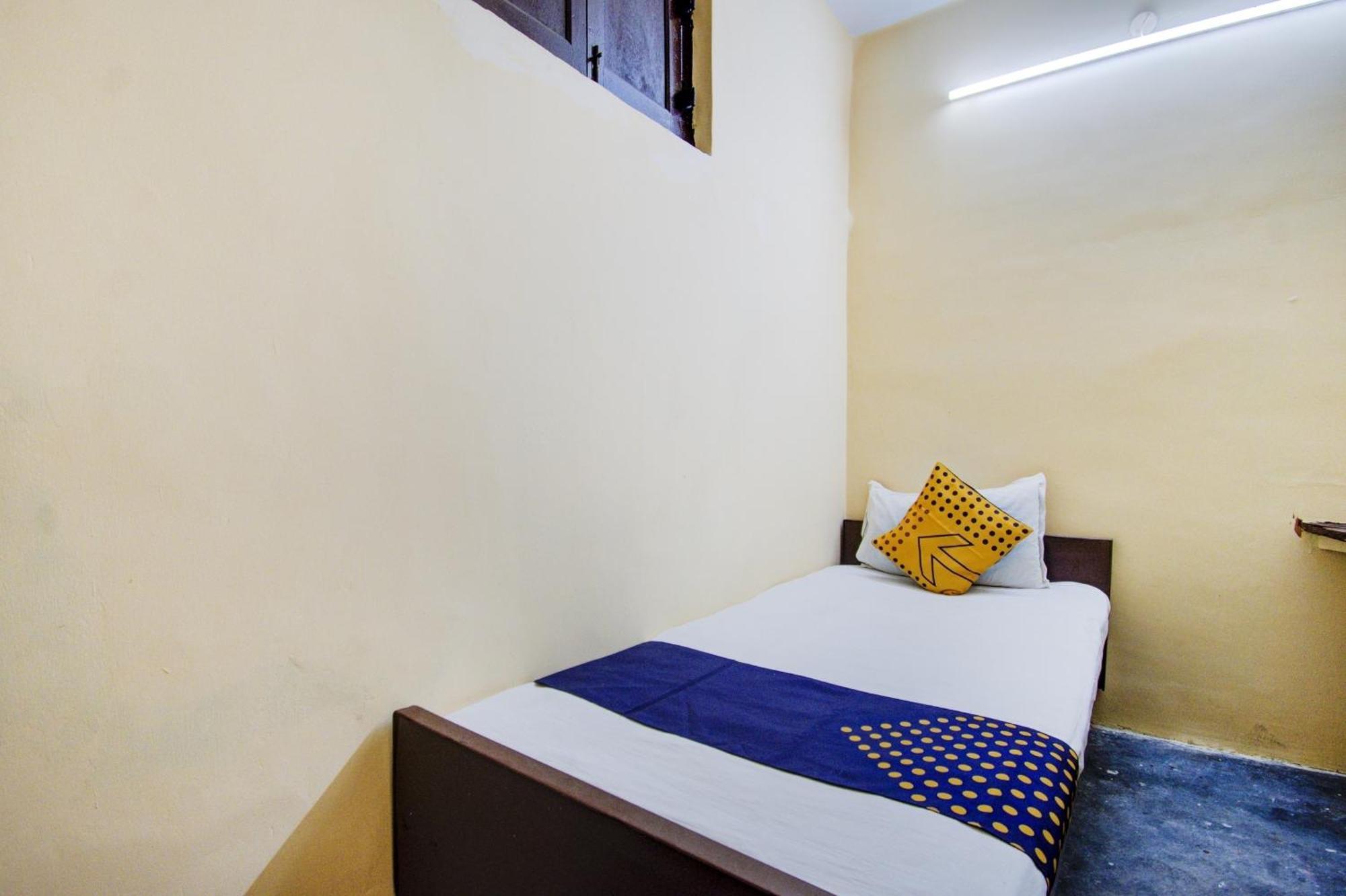 Spot On Dear Hotel Bara Bazar Exterior photo