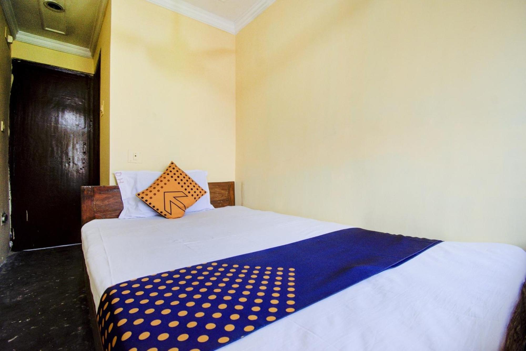 Spot On Dear Hotel Bara Bazar Exterior photo