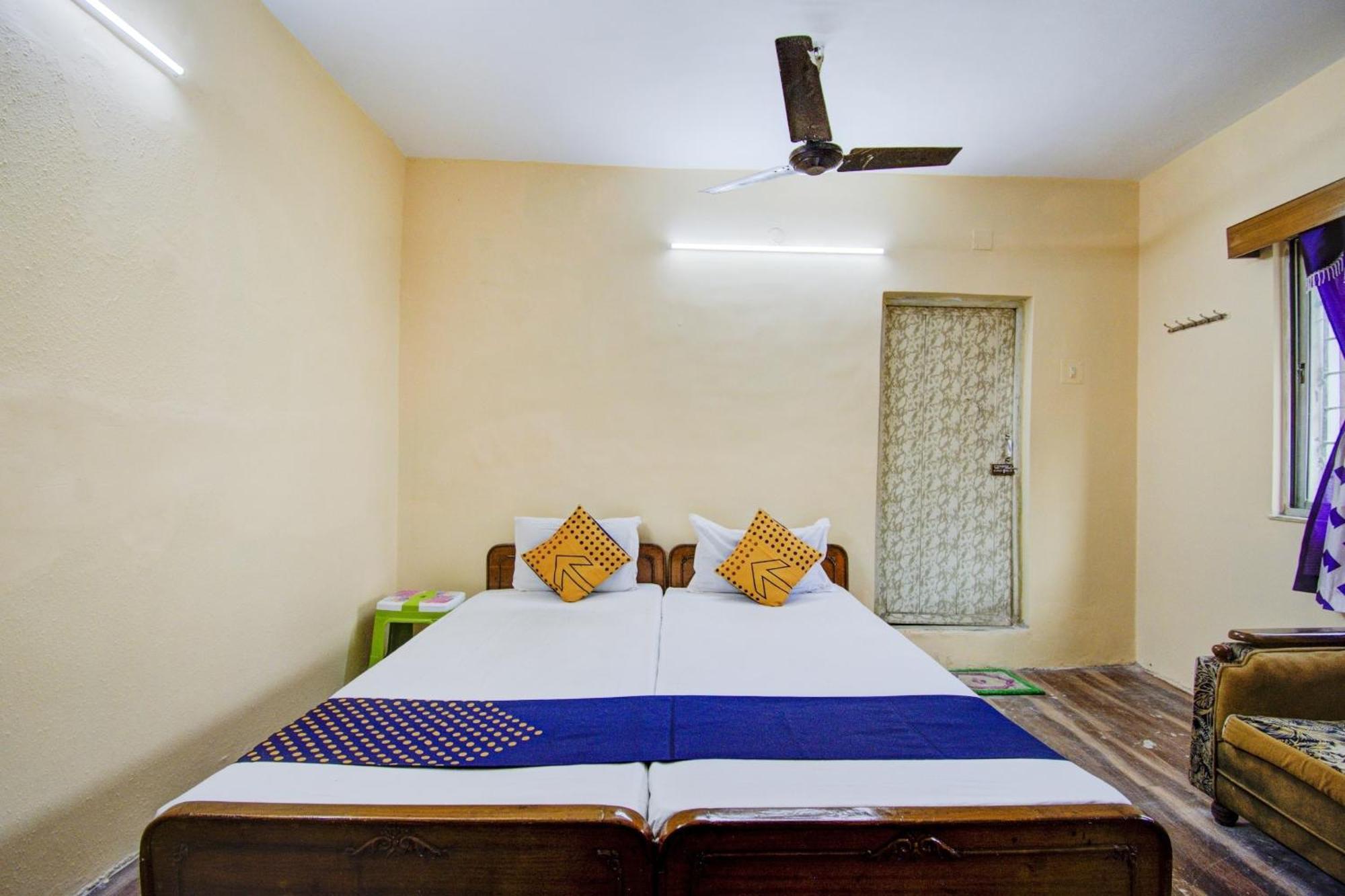 Spot On Dear Hotel Bara Bazar Exterior photo
